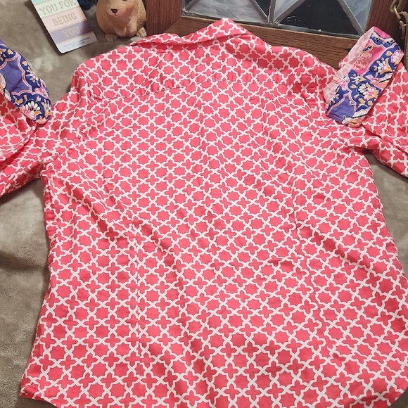 Ruby Rd. Red Geometric 100% Cottom Button-Down Shirt W/ Floral Cuff See Pics - Picture 8 of 9